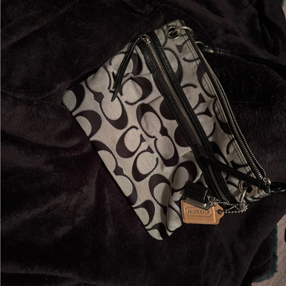 Coach Black and Gray Shoulder Bag with Signature Pattern - Picture 4 of 10